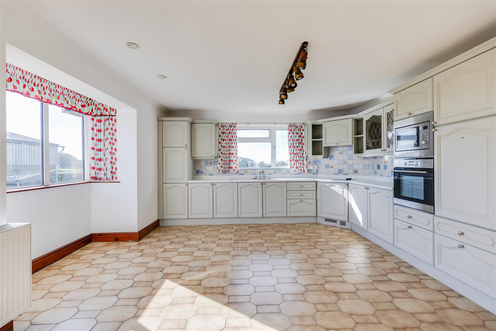 Twmpath Newydd, Colwinston,  Cowbridge, Vale of Glamorgan, CF71 7NJ